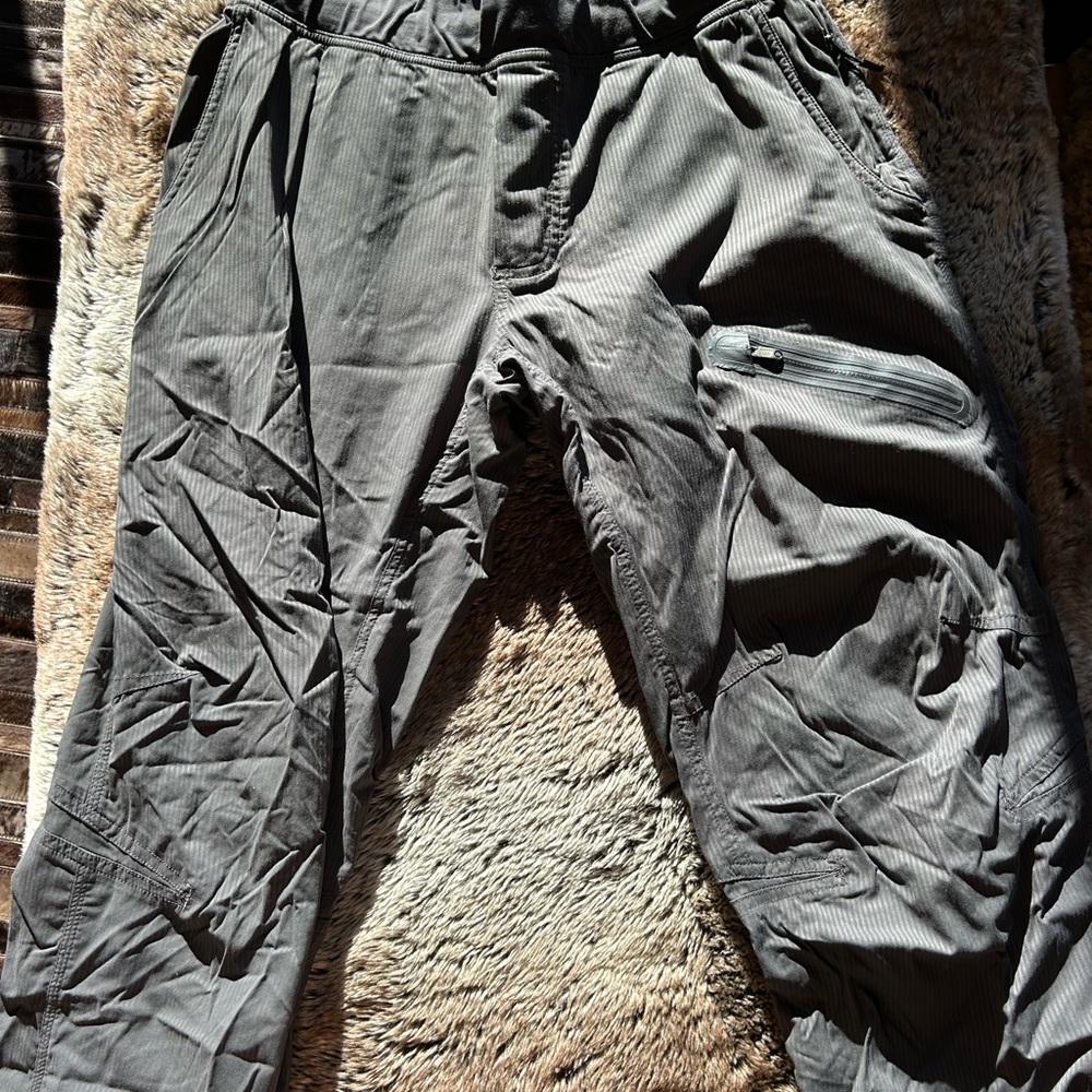 Men's Gray Cargo Pants
